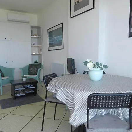 3 Couchages Climatise Avec Parking En Bord De Au Lavandou - Fr-1-251-893 Lejlighed